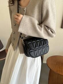 新款时尚女士马鞍包、斜挎单肩包、单肩包、优质、独特风格