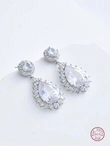 一對時尚、奢華、高貴的鋯石垂墜耳環,適合女性在宴會上佩戴