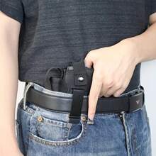 1 szt. Kabura pistoletowa 9 mm, pistolet nie jest dołączony. Odpowiedni zarówno dla mężczyzn, jak i kobiet, z kieszenią na czasopisma do ukrytego noszenia IWB/OWB. Kabura Premium przeznaczona do broni palnej subkompaktowej - Wewnętrzny pasek w talii do ukrytego noszenia - Idealny zarówno dla mężczyzn, jak i kobiet - Zawiera akcesoria myśliwskie i strzeleckie. Ukryta kabura na pas, odpowiednia zarówno dla mężczyzn, jak i kobiet, kompatybilna z pistoletami takimi jak Ruger, SIG SAUER, Beretta, 1911 i innymi. Działa jako kabura pistoletowa, osłona broni palnej, broń
