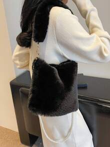 秋冬季黑色斜背包珍珠鏈毛絨包可愛毛茸茸的肩袋女士包2023新款手提桶包