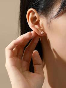 一对适合女孩的纯银樱花耳环，森系ins风甜美花朵耳环，适合女性日常佩戴