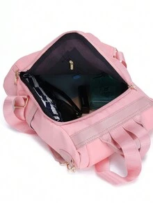 绗缝防盗背包，轻便，多口袋刺绣高级女士旅行包。时尚女士零钱包，防水高档休闲背包，带毛球吊坠，女士购物单肩包，时尚搭配背包，适合女生、中小学生、大学一二年级学生、毕业生、妈妈背包。