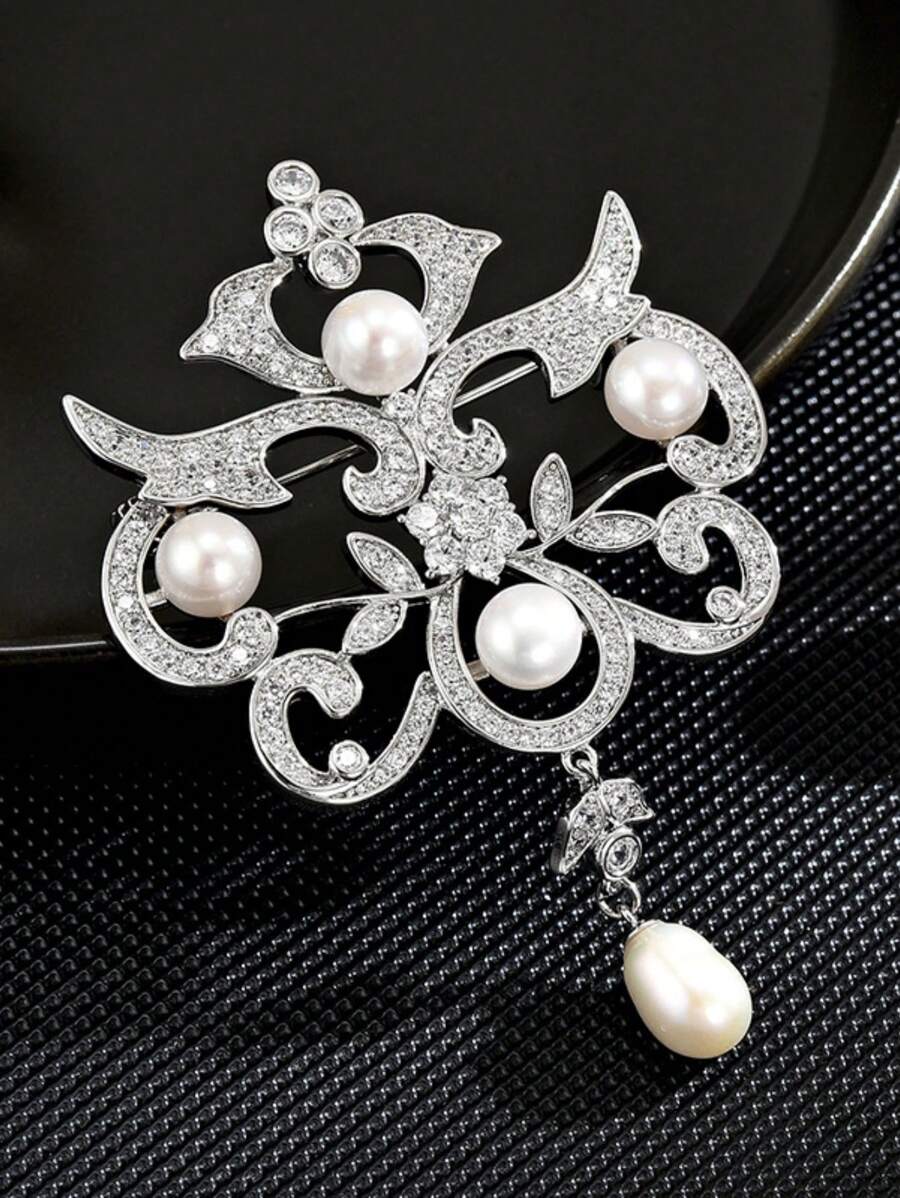 复古风格，奢华优雅的高端人造珍珠胸针，适合正式服装和配饰