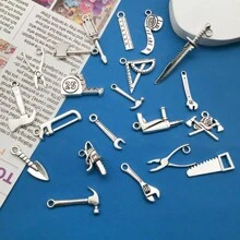 20 件復古裝飾工具電鋸斧鎚子螺絲起子鉗子直尺 Diy 吊墜女裝珠寶製作項鍊鑰匙圈手鍊製作