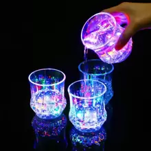 1個多色led光玻璃杯,適用於婚禮派對,發光菠蘿杯,色彩變化酒吧閃爍杯,塑料感應杯 - 無色 - 查看 2