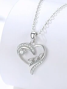 1條女士s925純銀頸鏈,鑲嵌有鑽石的心形吊墜,上面還有三隻小象,獨特而豪華的鎖骨飾品