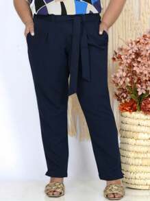 CALÇA ALFAIATARIA BARBIE COM FAIXA DE AMARRAR NA CINTURA PLUS, CORES DA ESTAÇÃO