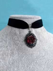 1條哥特風格樹脂黑玫瑰&絲絨貼面頸鍊,適合女性日常穿著和萬聖節,鍊子長度為33+7公分