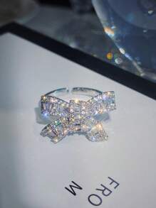 1 件高端奢华不锈钢戒指，开口尺寸和蝴蝶结设计，镶有水钻，适合婚礼、晚会、约会和日常佩戴，优雅皇家情人节