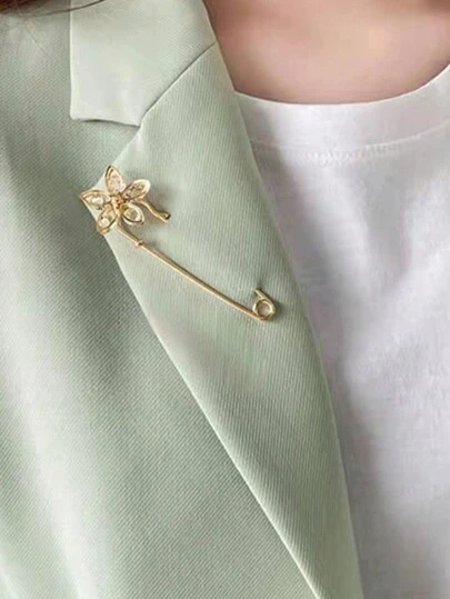 1pc Brooch Style Alloy Bag Accessory With U Shape Pin, Prevent Slip Design, Fresh Vintage Portable Mini Pendant For Dating, School, Travel, Suitable For Men And Women