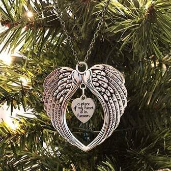 时尚心形天使翅膀吊坠项链，刻有“我的心在天堂”字样，男女皆宜，适合情侣、女士、男士佩戴，亦可作为圣诞礼物或日常佩戴。