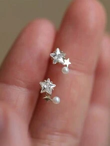 1對簡約、可愛且多用途的s925純銀星星珍珠耳環,適合女性日常穿著