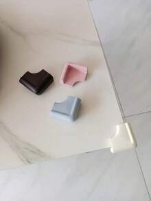 TWO DADS 4 件組柔軟嬰兒安全桿和護角 - 預貼膠帶桌角防護裝置,兒童防護家具邊緣和角落安全,eva 材質緩衝墊保護家庭,綠色