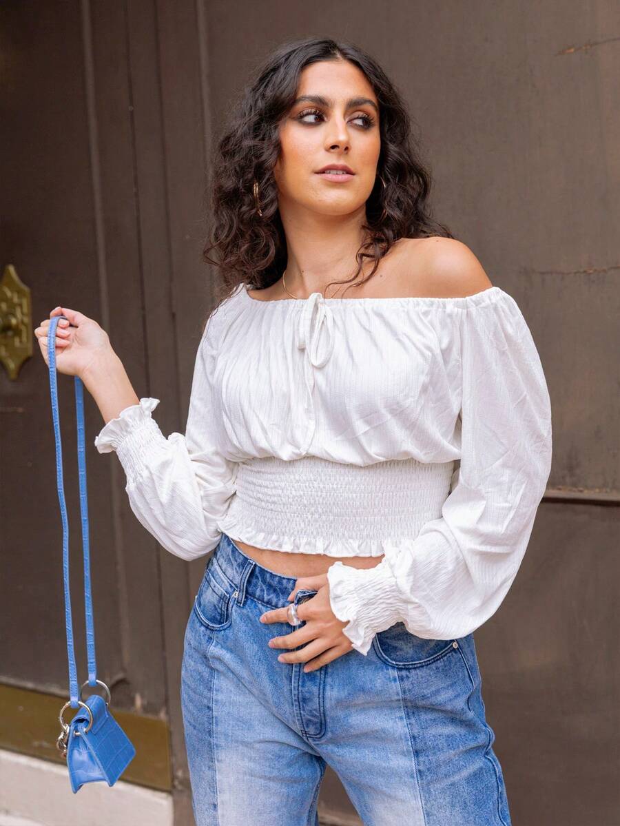 Blusa crop de hombros descubiertos de manga poeta ribete fruncido bajo con fruncido - Blanco - Ver 1