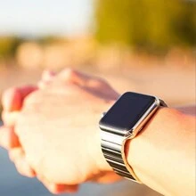 1入組銀色時尚不銹鋼摺疊扣手錶帶，與 配帶 38mm、40mm、41mm、45mm、44mm、42mm、49mm、商務風格、極致系列兼容 配帶 Ultra 8 7 6 5 4 3 2 1 SE，女士男士智能手錶配件 - 銀色 - 查看 6