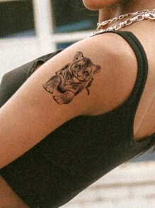 1 件可水洗臨時紋身貼,帶有可愛的臥虎設計 Pvc 材料,防水防汗,適合時尚人士日常使用 - 黑色 - 查看 4