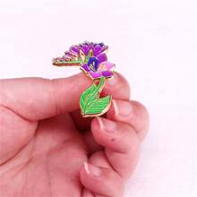 紫色花襟花, 鳶尾花胸針,金屬製的針可以用來固定在女士服裝上,是節日禮物的好選擇