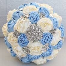 件絲綢玫瑰花束，附水鑽和水鑽裝飾，適合婚禮新娘，新娘手紮花束