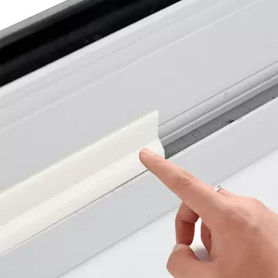 通用滑動窗密封條,防風隔熱降噪,自黏黏力強,採用耐用尼龍布包裹,無需拆卸,直接貼到平移門窗密封