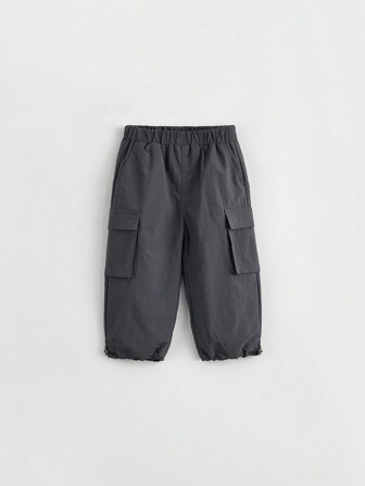 男童防風、防水和防污長褲,帶有貨物口袋和彈性袖口,用於戶外活動,適用於秋季