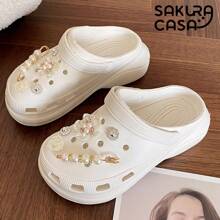 Zapatillas  para mujer Sandalias Antideslizantes EVA zuecos con pins dorados de flor - Blanco - Ver 1