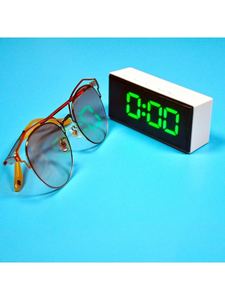 Sveglia Digitale Con Display LED/LCD E Torcia Integrata – Luminosità Regolabile, Snooze, A Batteria, Da Viaggio