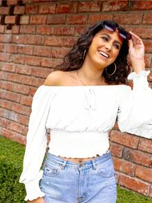Blusa crop de hombros descubiertos de manga poeta ribete fruncido bajo con fruncido - Blanco - Ver 2