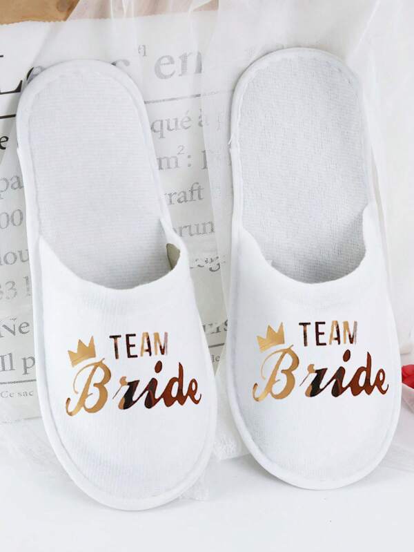 1双白色婚礼一次性拖鞋，采用无纺布材质装饰，适合新娘派对软底拖鞋，可作为婚礼宾客、圣诞节礼物