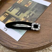 1入黑色方形絨布女士髮夾,日常派對佩戴精緻迷人,適用於夾瀏海和零亂頭髮