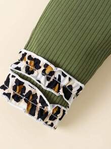 青少女可愛長袖娃娃T恤和印有字母的長褲套裝，秋冬季節