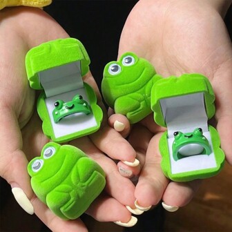 1 set of flocked green frog ring box set, creative and cute jewelry jewelry box packaging, creating a romantic atmosphere