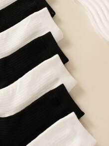 10對優質童款中筒袜，富有彈性、親膚舒適且多樣化，適用於返校季穿搭