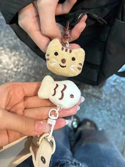 2 piezas Llaveros de peluche unisex de gato y pez, decoración de llavero de pareja linda para teléfonos, bolsas, llaves, accesorios de automóvil, encanto de bolso, mochila para la escuela, gótico y Y2k