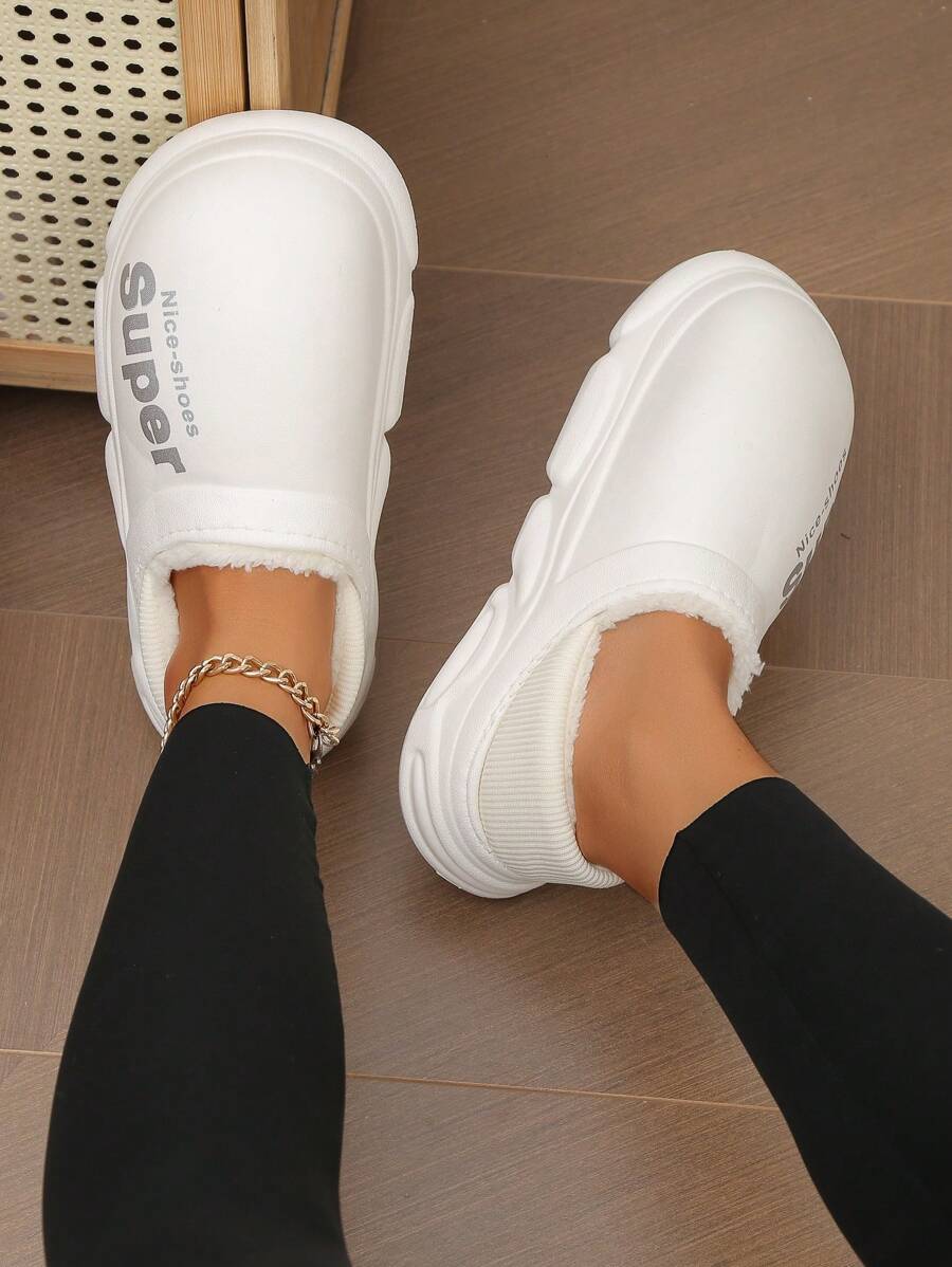 女款防水保暖鞋,配有防滑厚底和厚高跟,適用於冬季