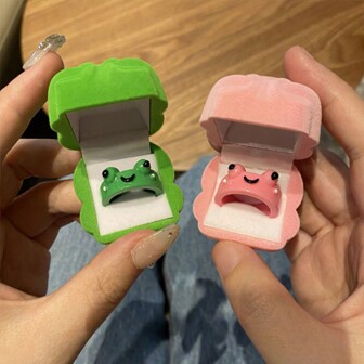 1 set of flocked green frog ring box set, creative and cute jewelry jewelry box packaging, creating a romantic atmosphere