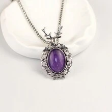 1個時尚優雅的雕刻鹿角墜飾項鍊,鑲有寶石,適合情侶的聖誕禮物