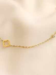 1pc Minimalist Elegant Personalized Hollow Clover With Embedded Zirconia Stones 18K Gold Plated Hypoallergenic Stainless Steel Necklace, Suitable For Women For Daily, Work, Party, Beach Occasions, Best Gift For Friends, Family, Wife, Sister, Holidays, Birthday, Mother's Day - Hollow Flower Jewelry - View 4