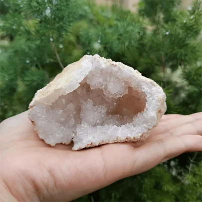 1pc, Natural Healing Crystal Cave Geodes for Home Decor, Tabletop Decoration, DIY, and Meditation - Beautiful and Therapeutic Stones for Healing and Wellness