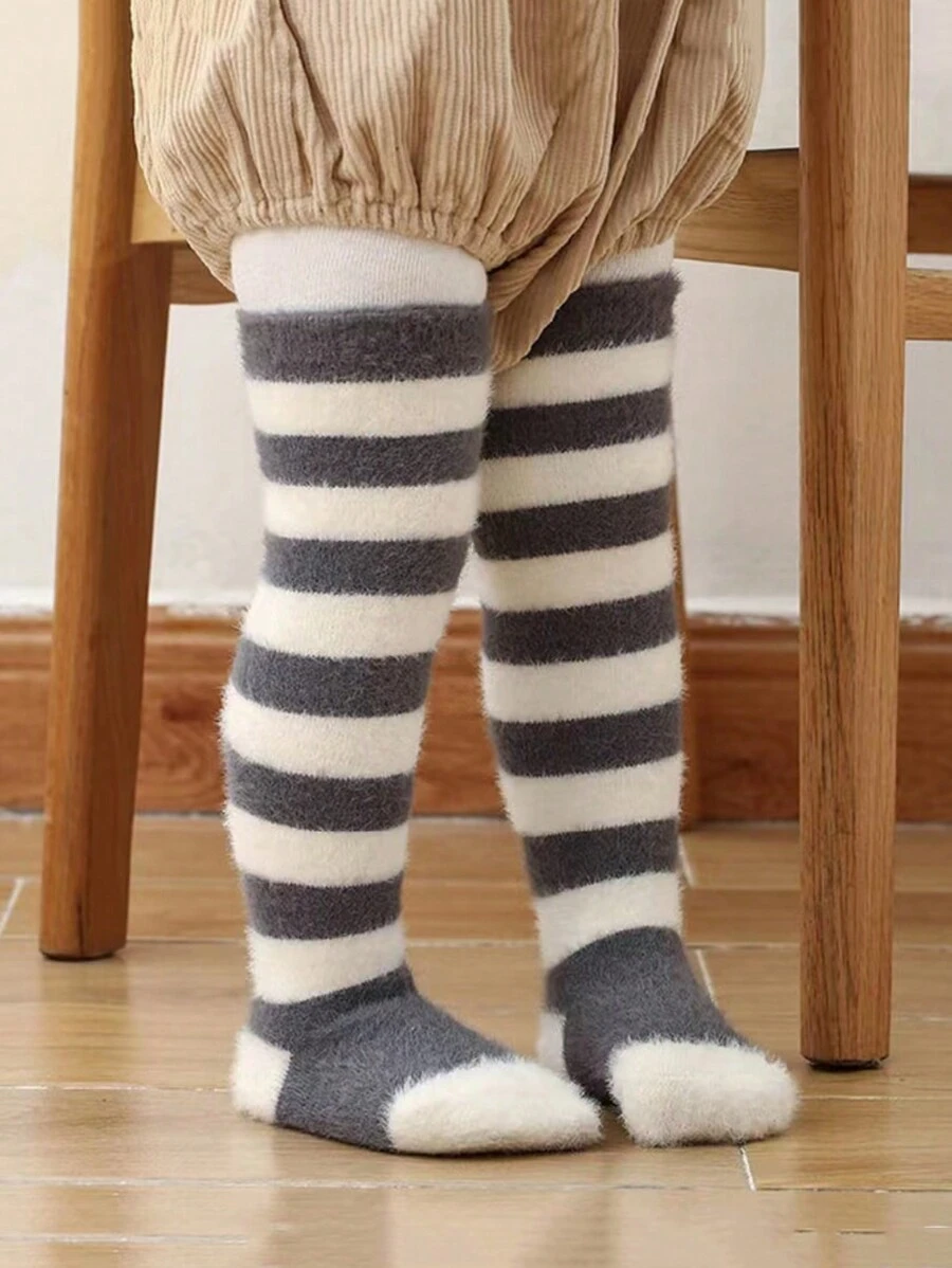 1 双幼儿男童和女童加厚保暖内衬及膝袜，防滑鞋底，适合秋冬季日常穿着