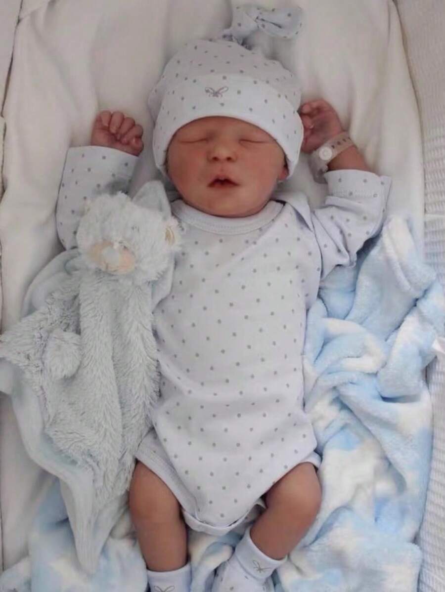 18inch Full Body Soft Silicone Reborn Baby Doll Bath Toy Lifelike 46cm Newborn Dolls Flexible 3D-Painting Skin Tone And Veins Premie Boy Sleeping Baby (Not Including Blanket Or Plush Rabbit Toy)