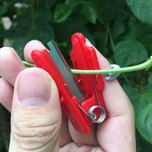 Stainless Steel Thumb Knife For Garden, Finger Ring Knife For Picking, Vegetable Harvesting Tool, Random Color - Red - View 4