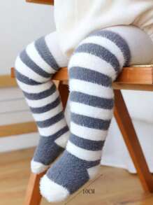 1 双幼儿男童和女童加厚保暖内衬及膝袜，防滑鞋底，适合秋冬季日常穿着