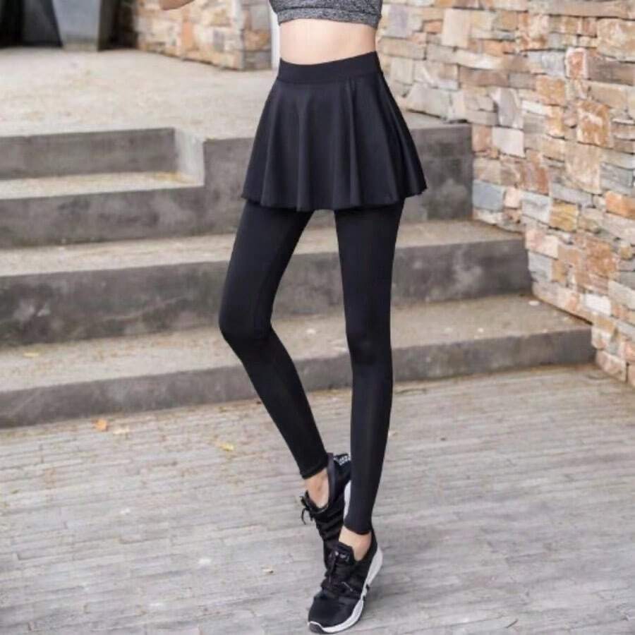 1件彈力瑜伽舞蹈裙褲，黑色運動裙褲