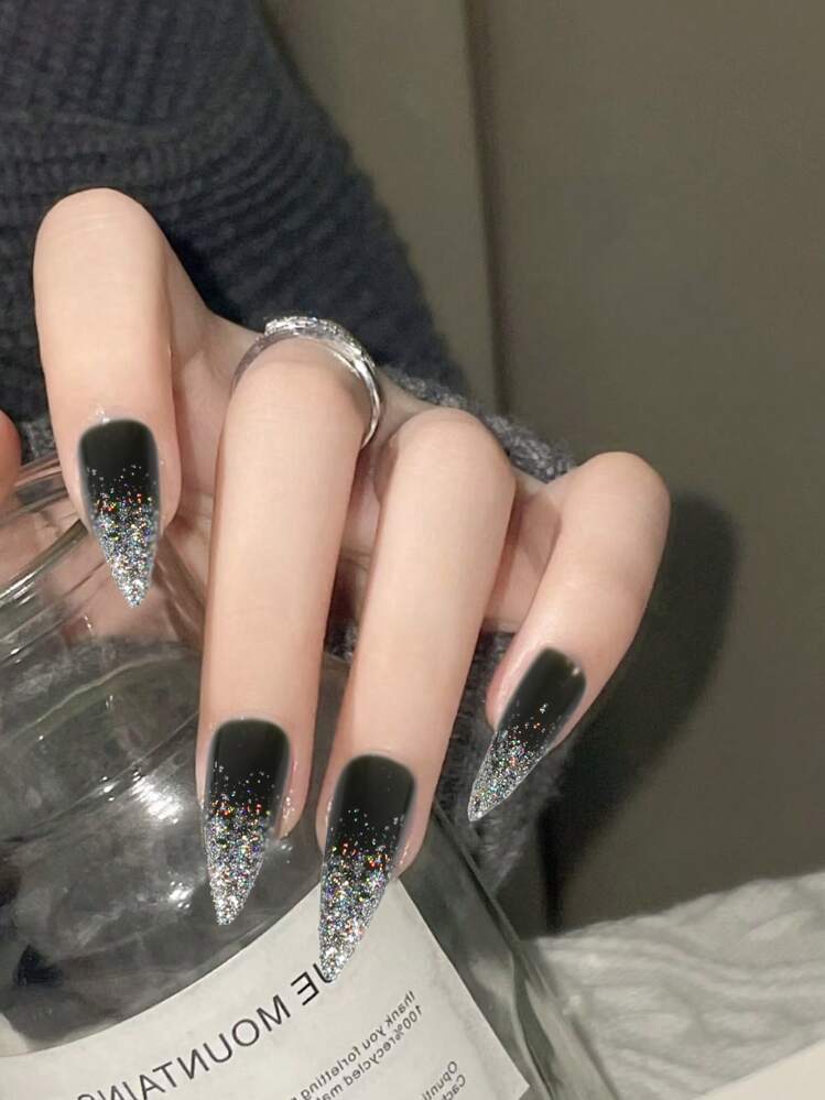 ＊ネイルチップセット 黒い花柄 フレンチネイル ブラック ホワイト　24枚入り 73414700166b2c4bb193844fcafafc