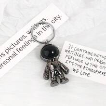 1入組黑色太空人設計塑料鑰匙扣,時尚可愛的背包吊飾,車輛裝飾,畢業紀念品