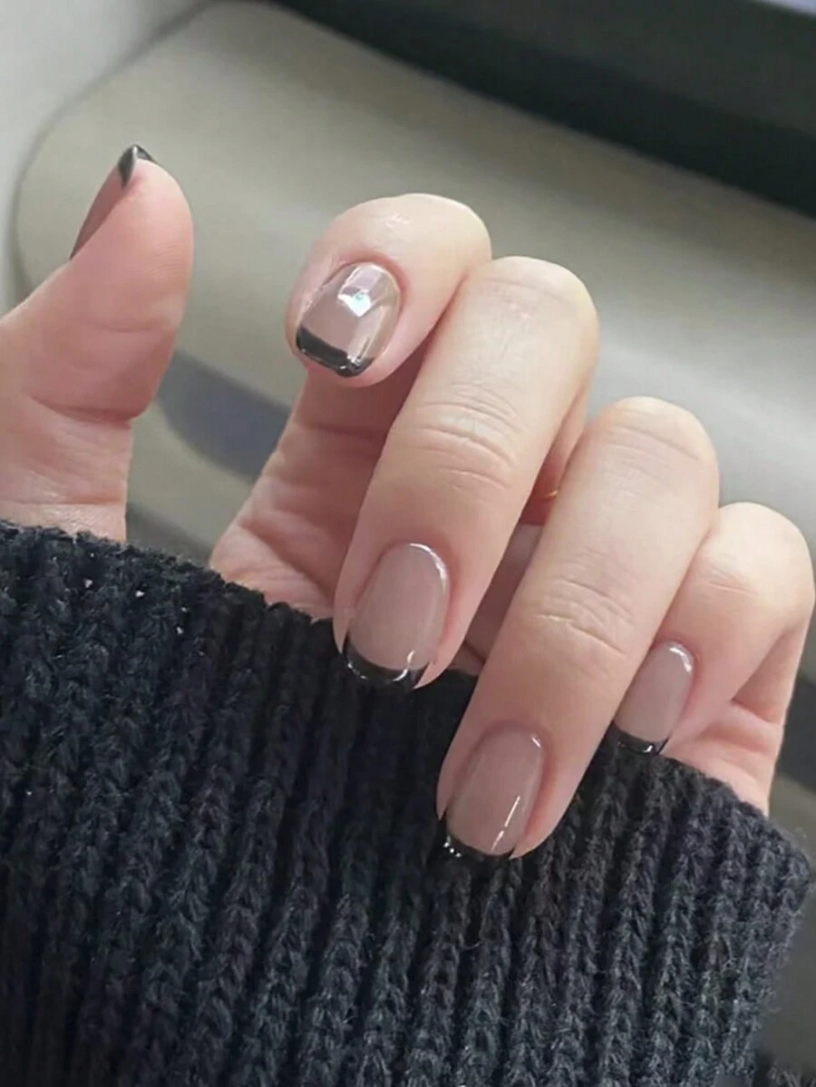 法式風格日系款中性假指甲，杏仁形壓克力假指甲，額外超短款假指甲，美甲用品假指甲藝術短指甲凝膠貼紙美甲套裝，適用於送禮物提供男女童裝扮配件，附1個迷你指甲銼和1張膠貼片 - 彩色 - 查看 1