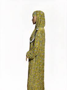 1 件女式連身裙,帶有運動袖、蕾絲邊框和及地頭巾,通用尺寸 3xl