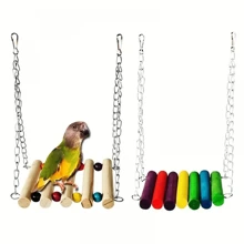 1 pièce Perchoir en bois durable pour perroquet avec balançoire, jouet avec perles colorées, clochettes, chaîne métallique et attache, accessoires de cage à oiseaux pour cacatoès et perroquets, combinaison de couleurs aléatoires