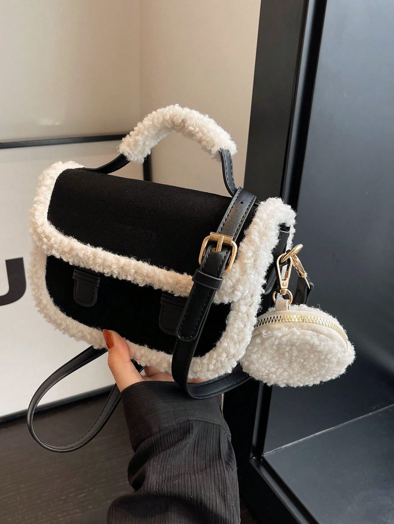 حقيبة يد صغيرة بطراز رجعي أسود عصري بحافة فرو، حقي...