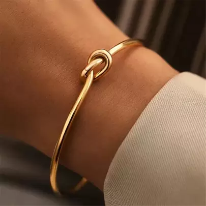 VKHK 1pc Vintage 18k Gold Plated Stainless Steel Knot Decoration Bangle Suitable For Women's Daily Wear
